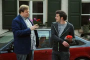 Max bittet Flori, ihm das Metzgereiauto zu leihen. Von links: Max (Michael Grimm) und Florian Brunner (Tommy Schwimmer).