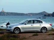 MOTORVISION - Das Automagazin Folge 51: Report: Neuheiten- und Technik-Offensive bei BMW 5er-Limousine, M3 CSL und X3 - BMW startet in diesem Jahr eine große Modelloffensive. Im Vordergrund stehen dabei nicht nur neue Autos sondern auch Technik-Innovationen, die aus der Luxusklasse jetzt auch in günstigere Modelle einfließen. Einen Ausblick in die nahe Zukunft wagen wir mit Aufnahmen von geheimen Testfahrten. Erwischt haben wir 5er Touring, neuer 3er und auch den 1er-BMW, die neue Einsteigerklasse der Münchner.