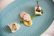 "Gabelbissen mit Schneckenleber" in der "Wiener Schnecken Manufaktur" im Hof-Bistro fuer ServusTV's "Heimatleuchten - So schmeckt Wien".