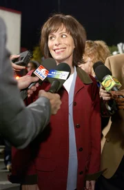 Jane Kaczmarek (Lois).