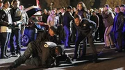 Bei einem Straßenrennen, das Nick (George Eads) und Sara (Jorja Fox) im Rahmen ihrer Ermittlungen im Todesfall eines Studenten aufsuchen, kommt es zu einem Zwischenfall...