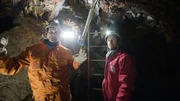 Das Kupfer der Himmelsscheibe wurde in den Ostalpen abgebaut. Der Montanarchäologe Prof. Dr. Thomas Stöllner (l.) mit Mirko Drotschmann (r.) im Kupferbergwerk in 200 Metern Tiefe.