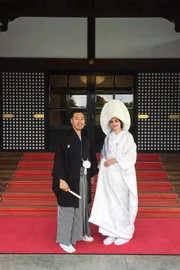 Hin und weg Schweizer Liebesgeschichten aus aller Welt Staffel 8 Folge 4 Sandra und Yusuke haben sich in Japan für eine Shinto-Hochzeit entschieden.