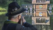 Der Schuetze zielt auf das Spiegelbild im See, denn ein Treffer gilt nur, wenn die abgefeuerte Kugel vor dem Einschlag in die Zielscheibe das Wasser beruehrt hat. Zu sehen in ServusTV's "Heimatleuchten - Steiermark, oafoch echt - sunst nix..." in Krakauschatten, Steiermark, Oesterreich.