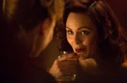 Millie (Rachael Stirling) und Alice (Hattie Morahan, l)