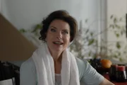 Rita Schiller (Gudrun Landgrebe) erhält die Nachricht vom Tod ihrer Tochter Konstanze.