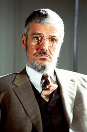 Hans Peter Heinzl (Oberst Dr. Brunner).