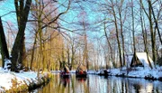 In Berlin und Brandenburg gibt es etliche kleinere und größere Reedereien, die sich darum kümmern, Erholungsbedürftige auf dem Wasser für ein paar Stunden herumzuschippern.