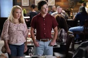 Mandy (Emily Osment, l.); Georgie Cooper (Montana Jordan, r.)