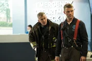 Christopher Hermann (David Eigenberg, l.), Matthew Casey (Jesse Spencer)