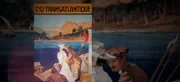 Vor 100 Jahren, zwischen den Weltkriegen, werden Fernreisen en vogue. Sie sind plötzlich ein gesellschaftliches Ereignis, keine Expedition mehr, wie noch Jahre zuvor. Ein neues Gefühl ist geboren - das Fernweh. Mit seltenen Filmaufnahmen von damaligen Reisenden, Fotografien von Bordfotografen und überlieferten Reiseberichten zeichnet die zweiteilige Dokumentation eine Reise um den Globus nach. - Werbeplakat Marseille.