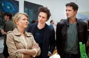 Ausflug in die Weimarer Kunstzene: der ausstellende Künstler Tobias Krüger (André Kaczmarczyk, M.) flirtet mit Kristina Katzer (Isabell Gerschke, l.). Lukas Hundt (Oliver Franck, r.) gefällt das gar nicht.