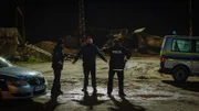 Was hat Bodyguard Carlos (José Barros, m.) am Tatort zu suchen?