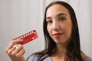 Kein Bock auf Hormone - Warum immer mehr Frauen die Pille absetzen. Hannah möchte die Pille absetzen.