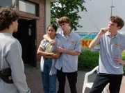 Samirah Breuer als Kimi (2.v.l.), Emil Belton als Henry (2.v.r.) und Oskar Belton als Pelle (r.)