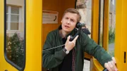 Von wegen Digitalisierung: Im brandenburgischen Paretz greift Till Reiners auf die gute, alte Telefonzelle zurück.