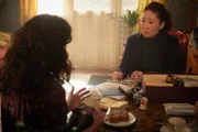 Eve Polastri (Sandra Oh, r.)