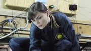 Auf einer Bowlingbahn werden in der maschinellen Pinaufhängung die völlig zerquetschten Überreste des Hobby-Bowlers Jeff Fowler gefunden. Brennans (Emily Deschanel) Untersuchungen laufen zunächst in eine Sackgasse.