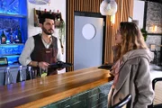 ACHTUNG SPERRFRIST! Die Veröffentlichung dieses Motives ist für alle ONLINE-MEDIEN (außer Programm-Presse) erst ab dem 11.05.2025 frei. Nathalie (Amrei Haardt) belastet Matteos (Riccardo Angelini) Abweisung.