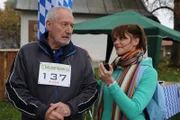 Alfons (Sepp Schauer, l.); Sabrina (Sarah Elena Timpe, r.)