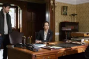 Sam Loudermilk (Ron Livingston, l.); Mrs. Wilkes (Anna Galvin, r.)