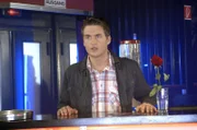 Lars (Alexander Klaws) ist schockiert, als er Lily bei der Ausübung ihres neuen Jobs sieht ...