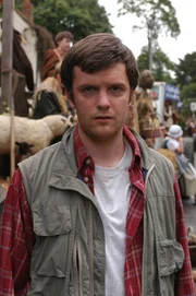 Der stille Mark Castle (Paul Ireland) ist nach dem Mord an seinem Arbeitgeber der gute Geist auf dessen Bauernhof.
