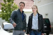 Jan Maybach (Marco Girnth, l.); Caroline Heisig (Anna Brüggemann, r.)