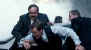 ARD Degeto HERRHAUSEN - HERR DES GELDES, "Teil 2", am Donnerstag um 21:45 Uhr und um 02:55 Uhr im ERSTEN, online first ab Montag in der ARD MEDIATHEK Der Alptraum eines Anschlages: Herrhausen (Oliver Masucci, Mitte) mit seinem Fahrer (Tom Keune, li.) und seinem Sicherheitschef (Till Wonka, re.).  - Motiv aus Episode 3 -