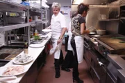 Gordon Ramsay (l.)