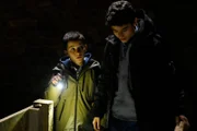 Sammy Jacobi (Vico-Simone Magno, l.) und sein Bruder Milo (Mika Ullritz, r.) haben durch das Internet einen Lost Place gefunden.