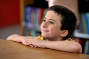 Beim Elterntag stellt sich heraus, dass Brick (Atticus Shaffer) versetzungsgefährdet ist und das ausgerechnet wegen seiner Liebe zu Büchern ...