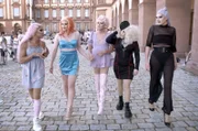 Glamour, Make-up, Pomp und Party – und der normale Alltag dahinter: Vier Dragqueens und ein Dragking aus Mannheim zeigen ihre zwei Leben zwischen großer Maskerade und Mensch sein.