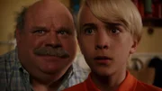 Flip (Kevin Chamberlin), Lincoln (Wolfgang Cecil Schaeffer) will Flips (Kevin Chamberlin) Laden retten.
