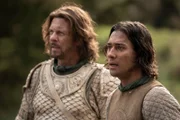 Lloyd Owen (Elendil), Maxim Baldry (Isildur)