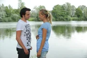 Florian (Tommy Schwimmer) läßt all seinen Charme spielen, um seine neue Bekanntschaft zum Baden zu überreden.