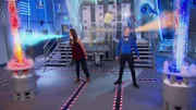 Vorne, l-r: Phoebe Thunderman (Kira Kosarin), Max Thunderman (Jack Griffo)