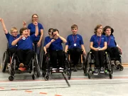 Fritz mit seinem Rollstuhlfu ballteam