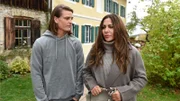 Katja (Simone Thomalla) hat einen Drohbrief erhalten, was Adrian (Kristo Ferkic) für sehr alarmierend hält.