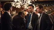 Jay Lee (James Hiroyuki Liao, m.) Al Burns (Dylan Walsh, r.)