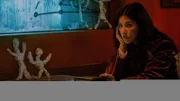 Während draußen der Sturm tobt, sitzt Quiet (Stephanie Beatriz) in einem verlassenen Diner – verfolgt von Erinnerungen, die sie nicht loslassen.