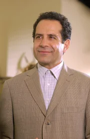 Monks (Tony Shalhoub) Gefühlsleben gerät in Wallungen als er bei seinen Ermittlungen in einem Mordfall die Hauptverdächtige Monica Waters kennen- und lieben lernt.