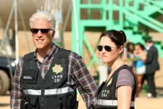 Bei einem Rave in der Wüste wird ein Mädchen erschossen. D.B. Russell (Ted Danson) und Sara Sidle (Jorja Fox) ermitteln.