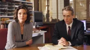Die Staatsanwälte Rubirosa (Alana De La Garza) und Cutter (Linus Roache) setzen alles daran, dem Sektenführer eine Mitschuld an dem Mord eines ehemaligen Mitglieds nachweisen zu können.