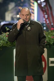 Nach dem verheerenden Ende einer Schießerei wird es zur kniffeligen Aufgabe von Capt. Brass (Paul Guilfoyle) und den CSI'lern, die Identität eines offensichtlich Tatbeteiligten zu klären.