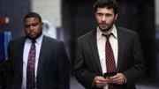 Die Detectives Bernard (Anthony Anderson, l.) und Lupo (Jeremy Sisto) müssen den Mord an einem Mann aufklären, der mit eingeschlagenem Schädel in einem Park gefunden wurde. Zunächst geraten stadtbekannte Drogendealer ins Visier der Ermittlungen...