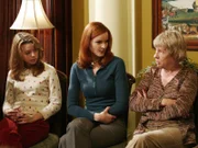 Planen einen Sicherheitsbeamten einzustellen, der die Wisteria Lane bewacht: Mrs. McCluskey, Bree, Danielle und die restlichen Bewohner ...