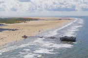 Die Pfahlbauten am breiten Nordseestrand sind das Wahrzeichen von St. Peter-Ording. Die Pfahlbauten am breiten Nordseestrand sind das Wahrzeichen von St. Peter-Ording.