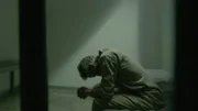 Michael Peterson sits on a bed in a jail cell.
