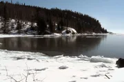 Einer der ersten großen kanadischen Maler: Auf der Suche nach der Seele Kanadas wanderte der junge Künstler Lawren Harris auf verschneiten Pfaden und erkundete die gefrorenen Seen seiner Heimat Ontario.